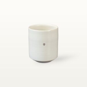 Moderner Kaffeebecher aus Keramik in weiß