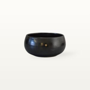 Schwarze Keramik Müslischale, handgemacht und bauchig