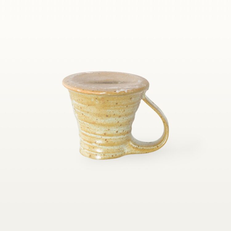 Erdige Keramiktasse mit breitem Fuß - weiß – Bild 3