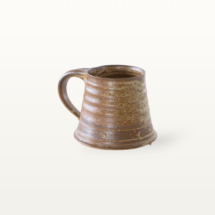 Erdige Keramiktasse mit breitem Fuß - braun – Bild 2