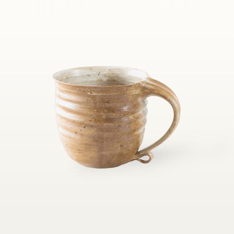 Große, natürliche Keramiktasse - weiß und braun