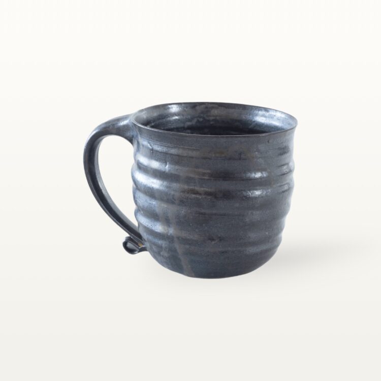 Große, natürliche Keramiktasse - schwarz – Bild 2