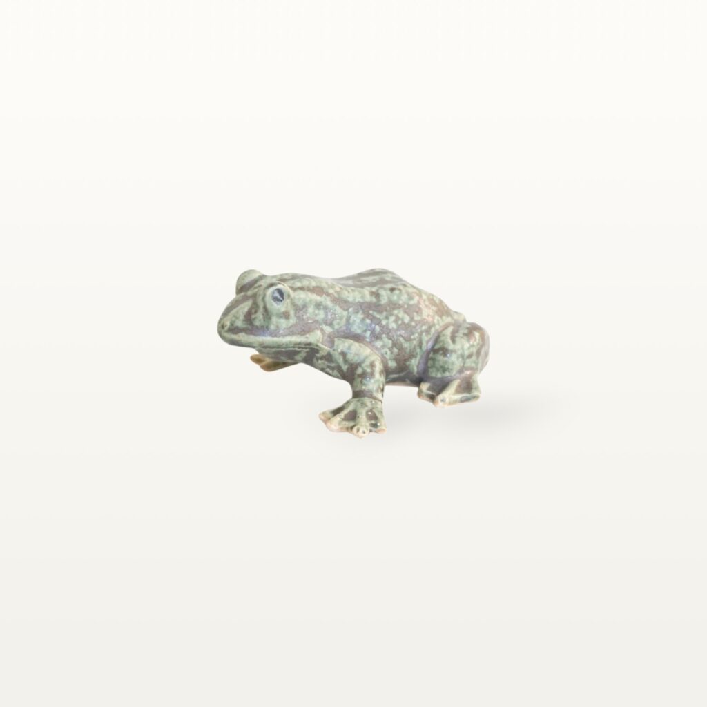 Naturnaher KeramikFrosch für den Gartenteich keramiko.de