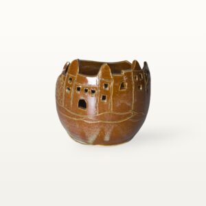 Selbstgemachtes Burgwindlicht aus Keramik in braun