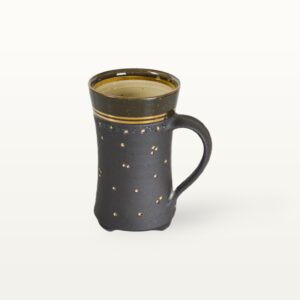 HAndgemachte Kaffeetasse aus Keramik schwarz mit goldenen Punkten
