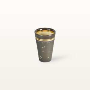 Handgemachter Espressobecher aus Keramik,schwarz mit goldenen Punkten