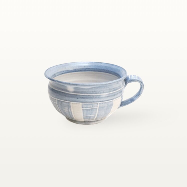 Bauchige Tasse "Feinstrich Blau" - breite Streifen