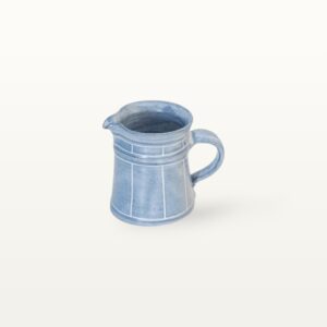Kleiner blauer Krug aus Keramik