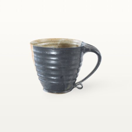 Große bauchige Tasse mit schmalem Fuß - weiß und schwarz