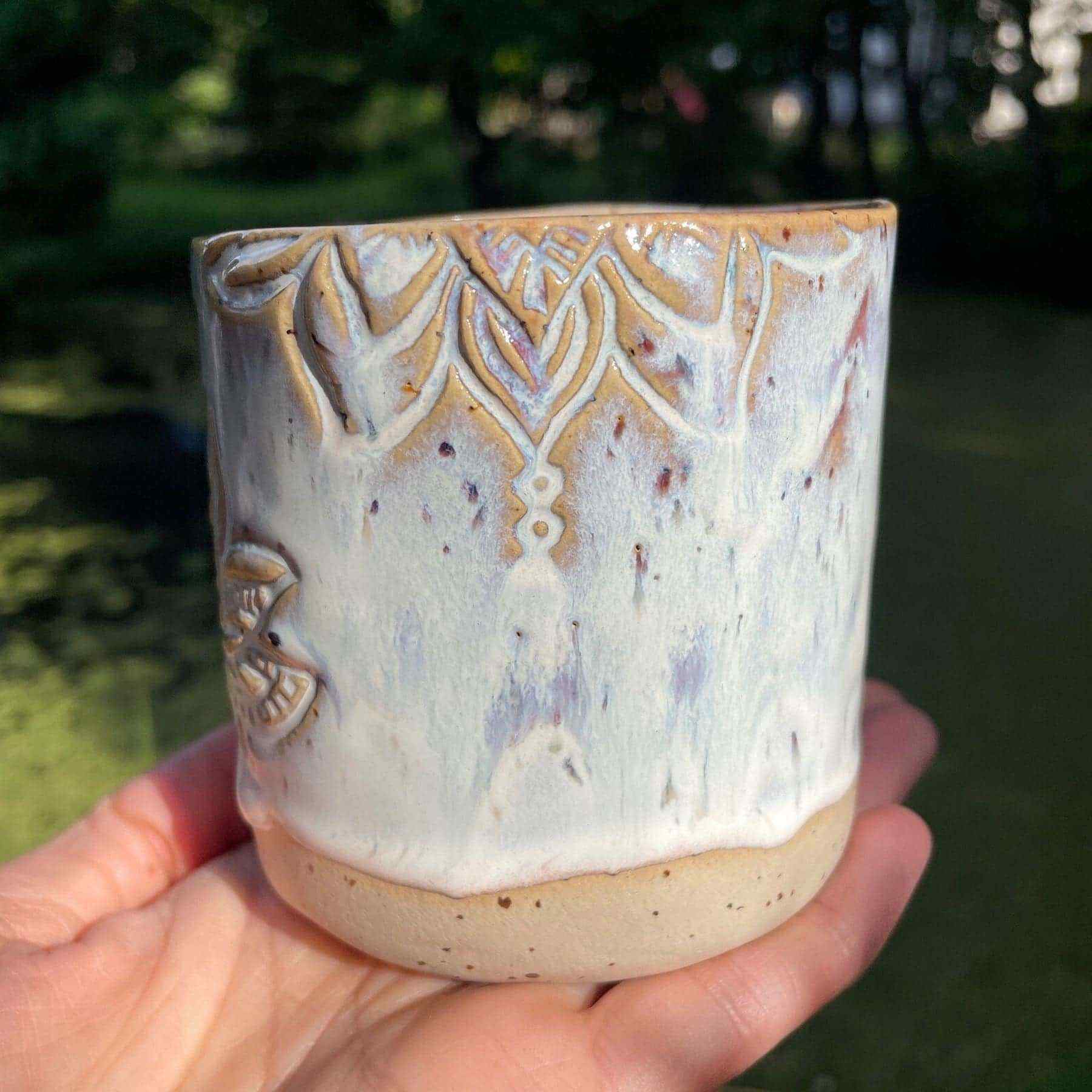 Alternative view of getöpferter Becher Lotus - Weiß