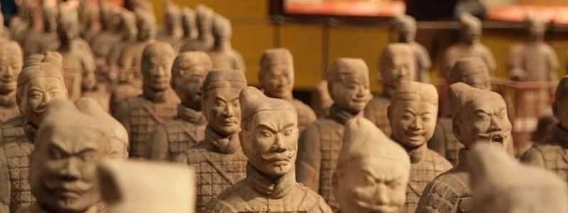 Terrakotta Soldaten in beige braun aus China
